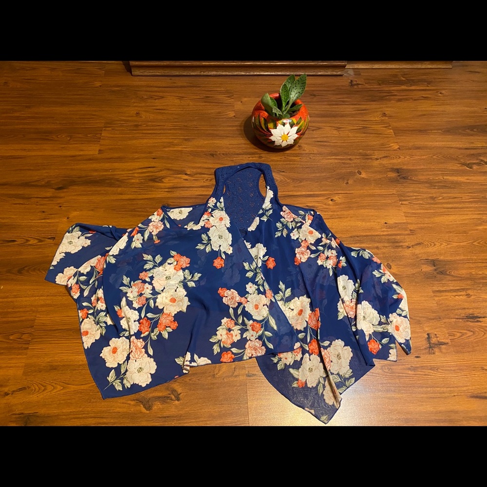 Sheer draped plus size floral vest-Excellent